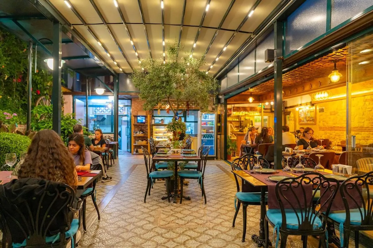 7 People Large Family Or Friends Group 110Mettee Squar Bed & Breakfast Istanbul Turkey